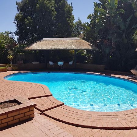 Sollunaa Guesthouse Sandton Bagian luar foto