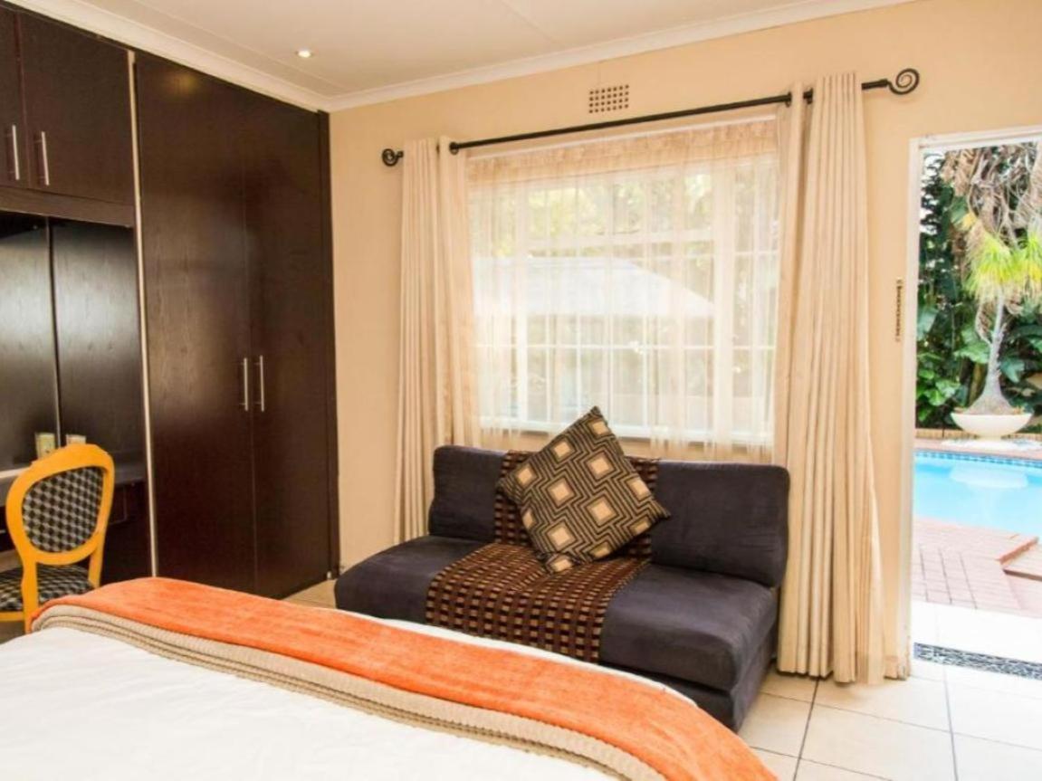 Sollunaa Guesthouse Sandton Ruang foto