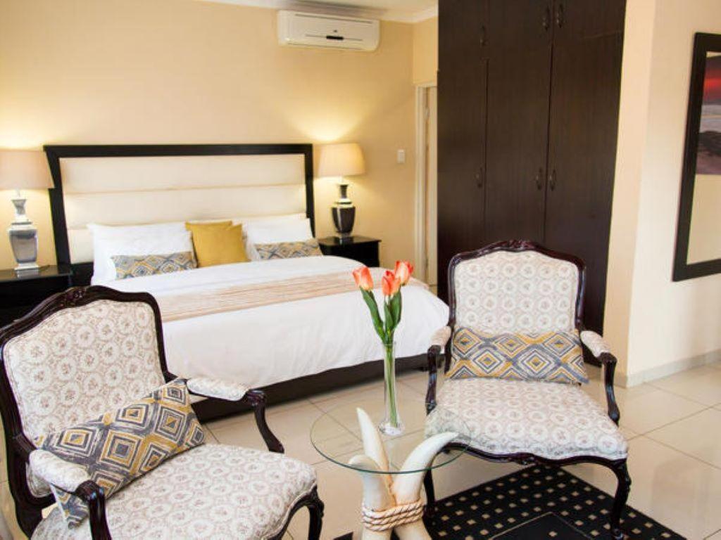 Sollunaa Guesthouse Sandton Bagian luar foto