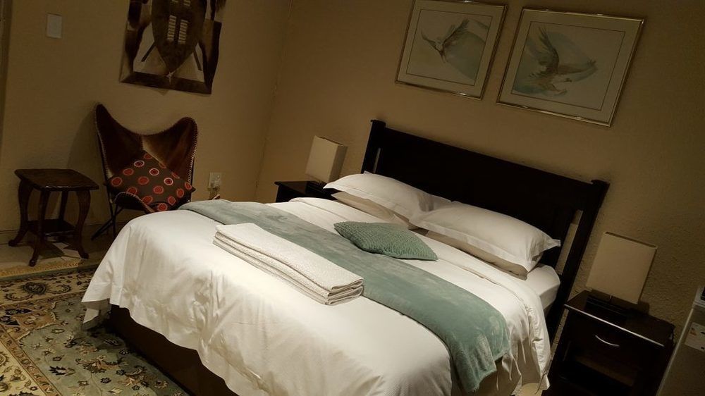 Sollunaa Guesthouse Sandton Bagian luar foto
