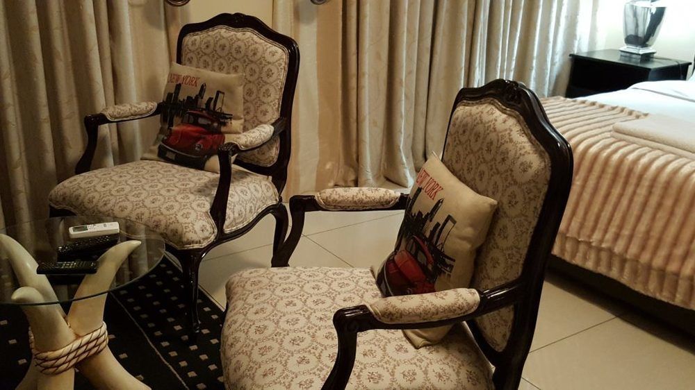Sollunaa Guesthouse Sandton Bagian luar foto