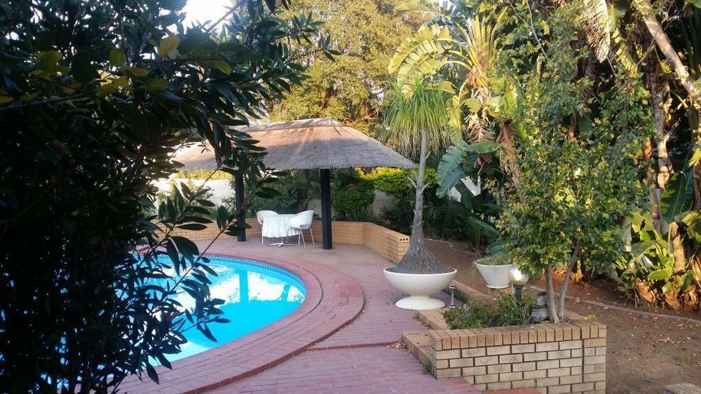 Sollunaa Guesthouse Sandton Bagian luar foto