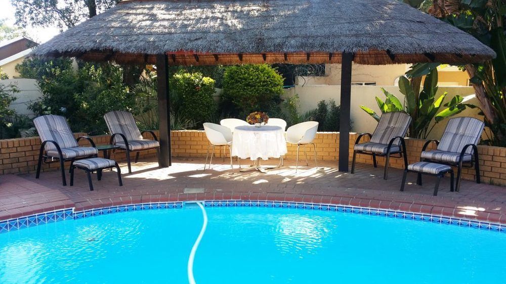 Sollunaa Guesthouse Sandton Bagian luar foto