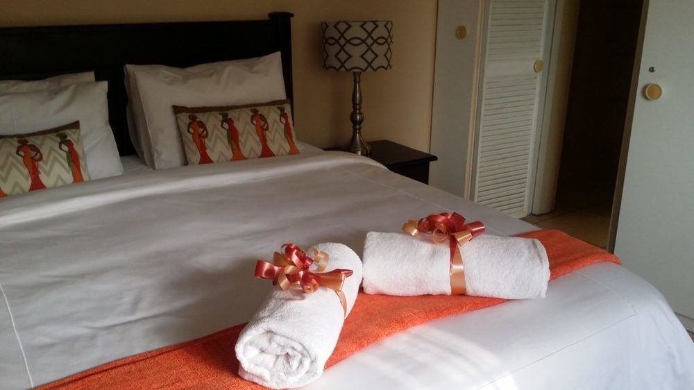 Sollunaa Guesthouse Sandton Bagian luar foto